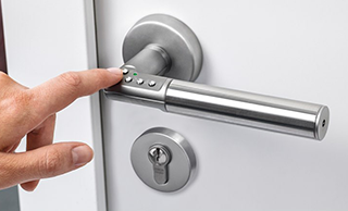 Keyvisuals-CodeHandle-Door